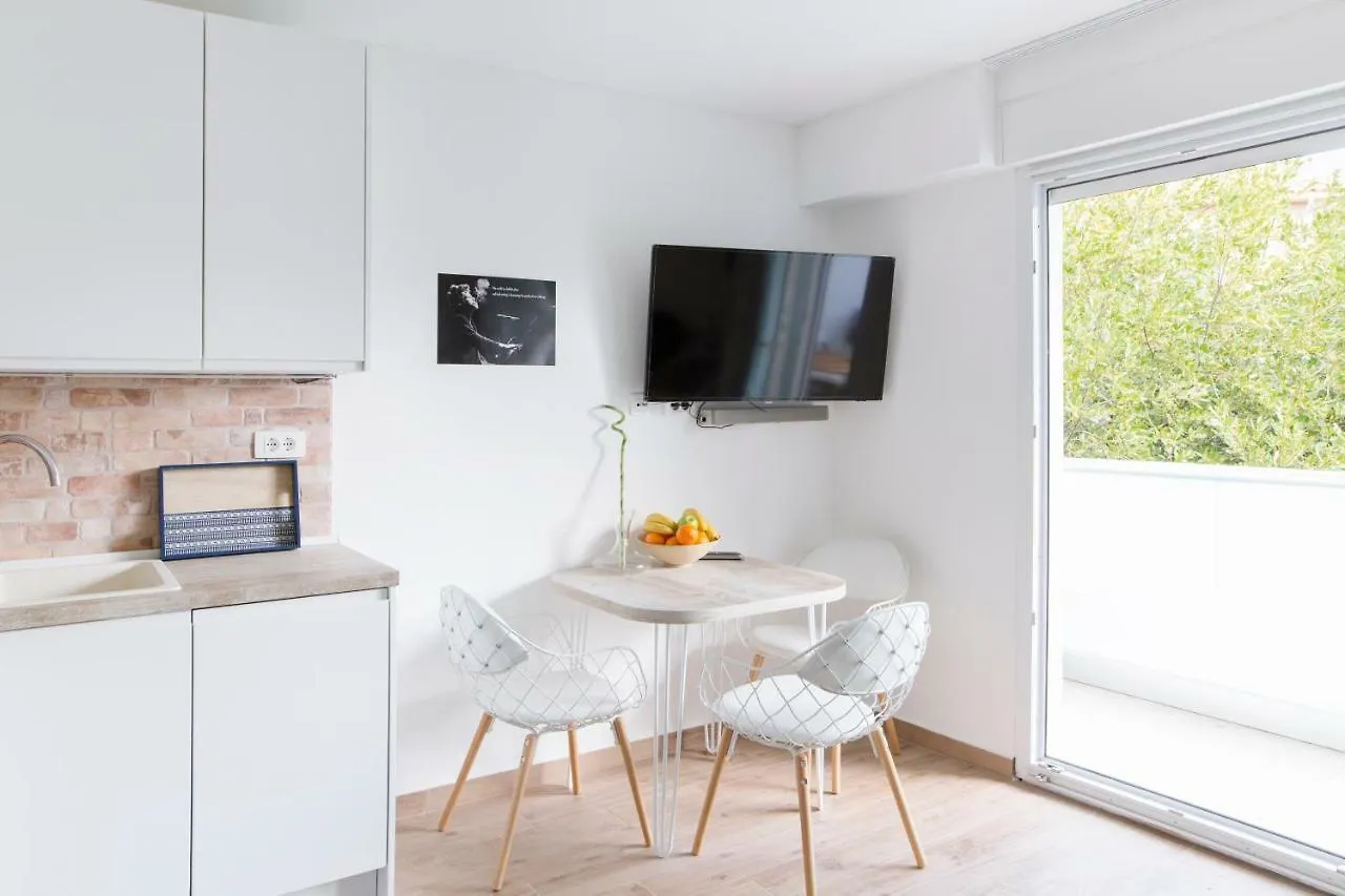 New Modern Apartment Near A Beach In Center Split 0*,